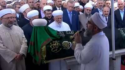 Mahmud Efendi Hazretlerinin cenaze namazı tam videosu